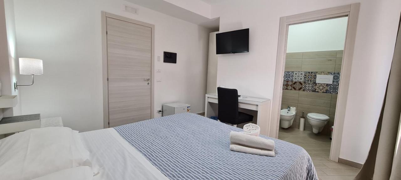 Belvedere Rent Rooms Campofelice Di Roccella Exterior foto
