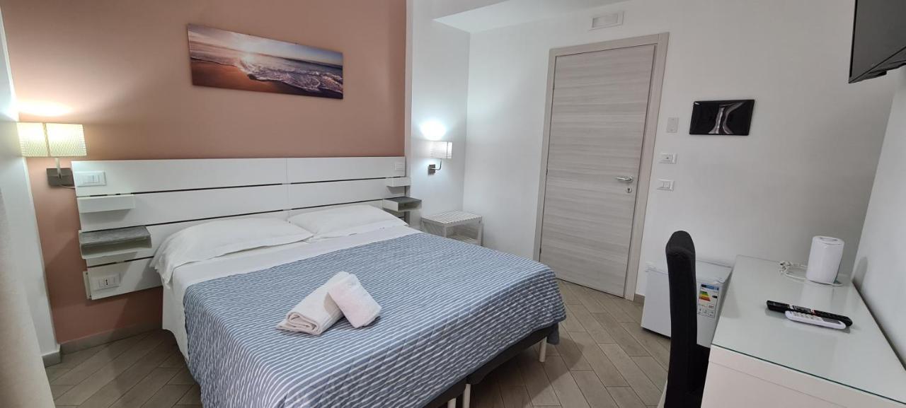 Belvedere Rent Rooms Campofelice Di Roccella Exterior foto
