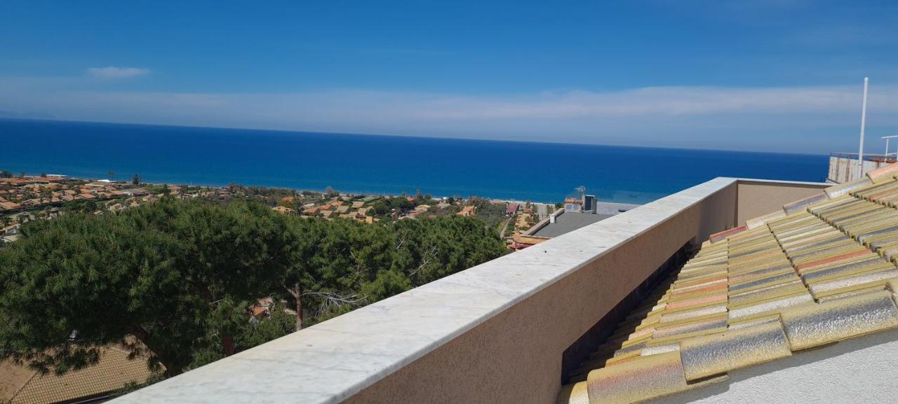 Belvedere Rent Rooms Campofelice Di Roccella Exterior foto