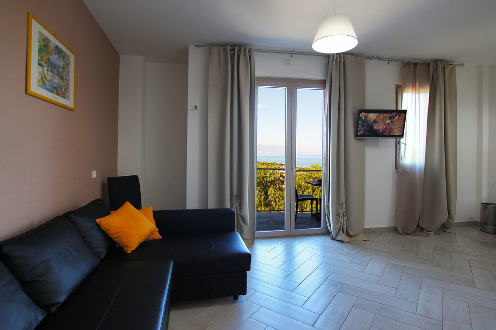 Belvedere Rent Rooms Campofelice Di Roccella Exterior foto